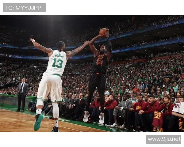 凯尔特人主场迎战骑士期待精彩对决球迷热情高涨气氛火爆 凯尔特人主场迎战骑士期待精彩对决球迷热情高涨气氛火爆