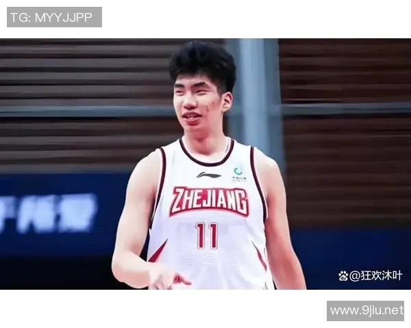 余嘉豪的成长之路:从少年篮球梦到职业生涯的辉煌与挑战 余嘉豪的成长之路:从少年篮球梦到职业生涯的辉煌与挑战