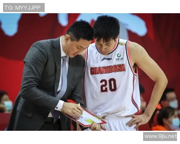 任骏飞领衔新一季篮球赛季展现实力与团队精神的精彩瞬间 任骏飞领衔新一季篮球赛季展现实力与团队精神的精彩瞬间